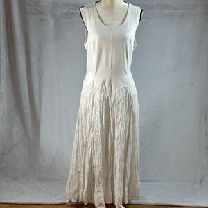 Vasna Women's dress Sleeveless Size Large Color White